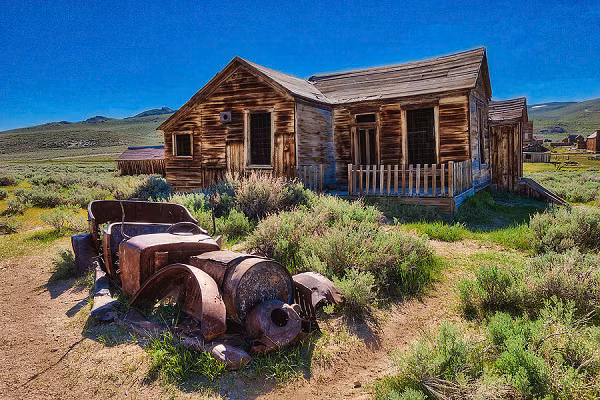 Tương truyền, thị trấn Bodie có một lời nguyền, trong đó nói rằng bất cứ ai lấy bất kỳ thứ gì từ thị trấn đều gặp xui xẻo. "Quà lưu niệm" mà du khách, người dân ghé thăm lấy đi lần lượt đều được gửi ngược trở về trạm kiểm lâm địa phương cùng với một bức thư xin lỗi.