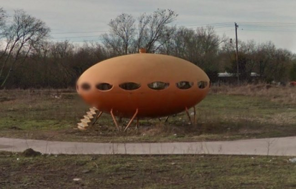 Có vẻ như một con tàu vũ trụ của người ngoài hành tinh đã hạ cánh ở Texas? Trên thực tế, đây chỉ là điểm thu hút khách du lịch, được kiến trúc sư người Phần Lan Matti Suuonen thiết kế vào những năm 60 của thế kỉ trước.