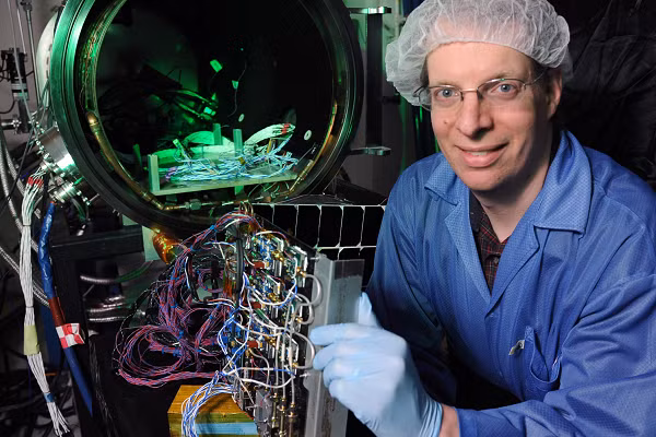 "Nếu bạn có một hệ thống như thế này, bạn có thể điều hướng điện từ trên không trung, và bà nội tôi sẽ có thể ấm áp trong ngôi nhà của mình một lần nữa" một người có gia đình trong vùng Texas cho biết.