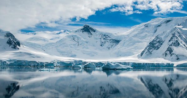 Khám phá này từng gây xôn xao bởi phân tích thành phần hóa học cho thấy jarosite cần nước, sắt, sunfat, kali và một điều kiện axit mới hình thành được. Đây là những điều kiện rất khó tìm thấy hiện nay trên hành tinh Đỏ. Nó cũng là bằng chứng sống động về nước trên sao Hỏa.