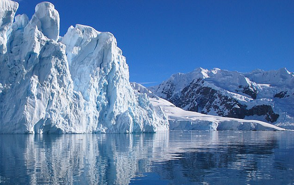 Một số giả thuyết cho rằng, khi băng bao phủ hành tinh Đỏ hàng tỷ năm trước, bụi chứa các khoáng chất cần thiết như sắt, sunfat và kali có thể đã bị mắc kẹt bên trong.