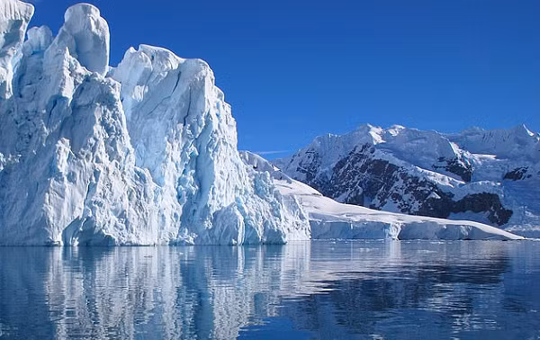 Một số giả thuyết cho rằng, khi băng bao phủ hành tinh Đỏ hàng tỷ năm trước, bụi chứa các khoáng chất cần thiết như sắt, sunfat và kali có thể đã bị mắc kẹt bên trong.