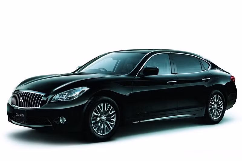 Vị trí thứ 6 là chiếc Mitsubishi Dignity Limousine với giá bán 105.500 USD (2,390 tỷ đồng).