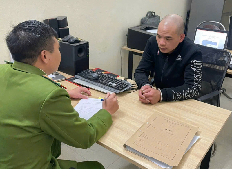 Bắt giữ kẻ gây ra vụ cướp giật tại tiệm vàng ở Hải Dương Bat giu ke gay ra vu cuop giat tai tiem vang o Hai Duong