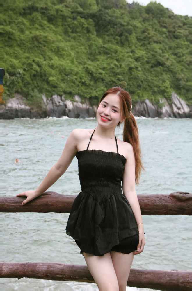 Sau 6 năm trôi qua kể từ khi trở thành hiện tượng mạng, cuộc sống của “em gái bán lê” Vàng Thị Sinh nổi tiếng ngày nào đã có nhiều thay đổi.