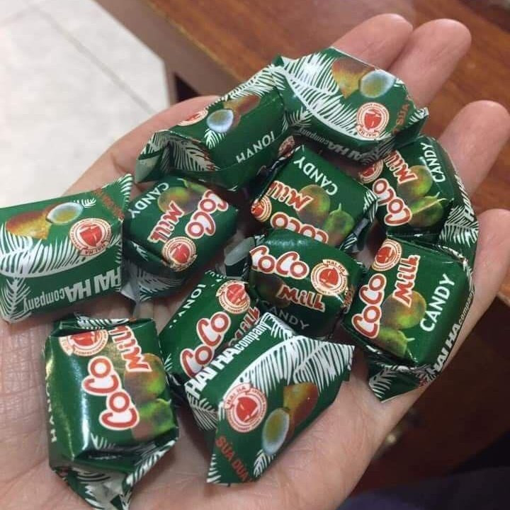 Khi cuộc sống chưa phát triển như hiện tại, những món đồ ăn vặt vẫn còn hạn chế, chưa có nhiều thì loạt món ăn như kẹo dừa, bỏng ngô, hay kem que là thức quà đứa trẻ nào cũng ao ước. Trên mạng xã hội mới đây đã đăng tải một topic những thức quà quê xưa khiến rất nhiều người hưởng ứng.