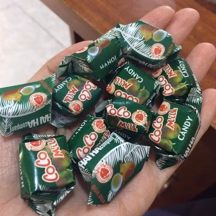 Khi cuộc sống chưa phát triển như hiện tại, những món đồ ăn vặt vẫn còn hạn chế, chưa có nhiều thì loạt món ăn như kẹo dừa, bỏng ngô, hay kem que là thức quà đứa trẻ nào cũng ao ước. Trên mạng xã hội mới đây đã đăng tải một topic những thức quà quê xưa khiến rất nhiều người hưởng ứng.