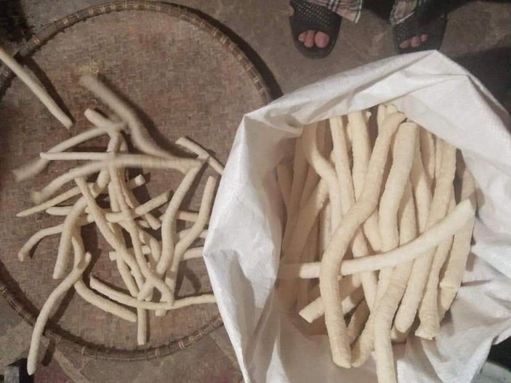 Chỉ nửa cân ngô mà đã được cả bì bỏng thế này.