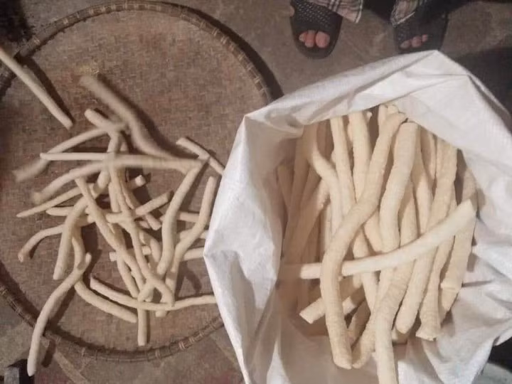 Chỉ nửa cân ngô mà đã được cả bì bỏng thế này.