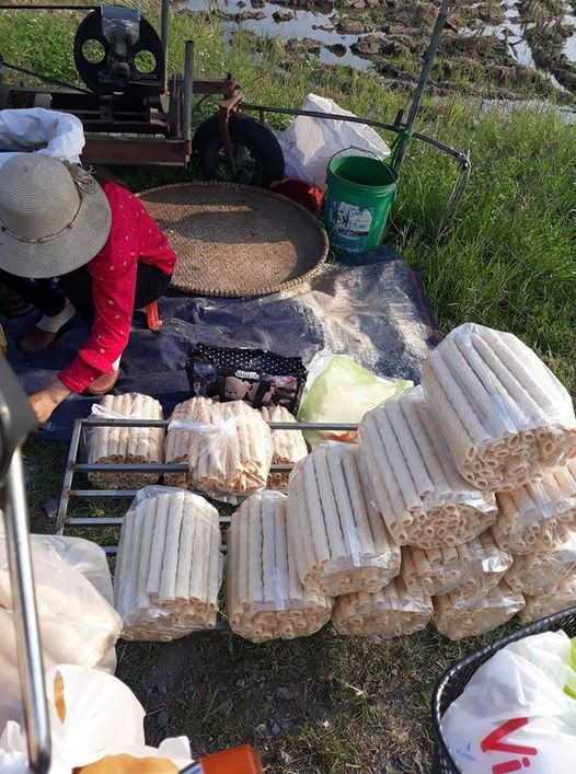 Mỗi lần đi nổ ngô, nổ gạo về là tối đấy cả nhà có bữa chuyện trò, cùng nhau nhâm nhi đôi cây bỏng.