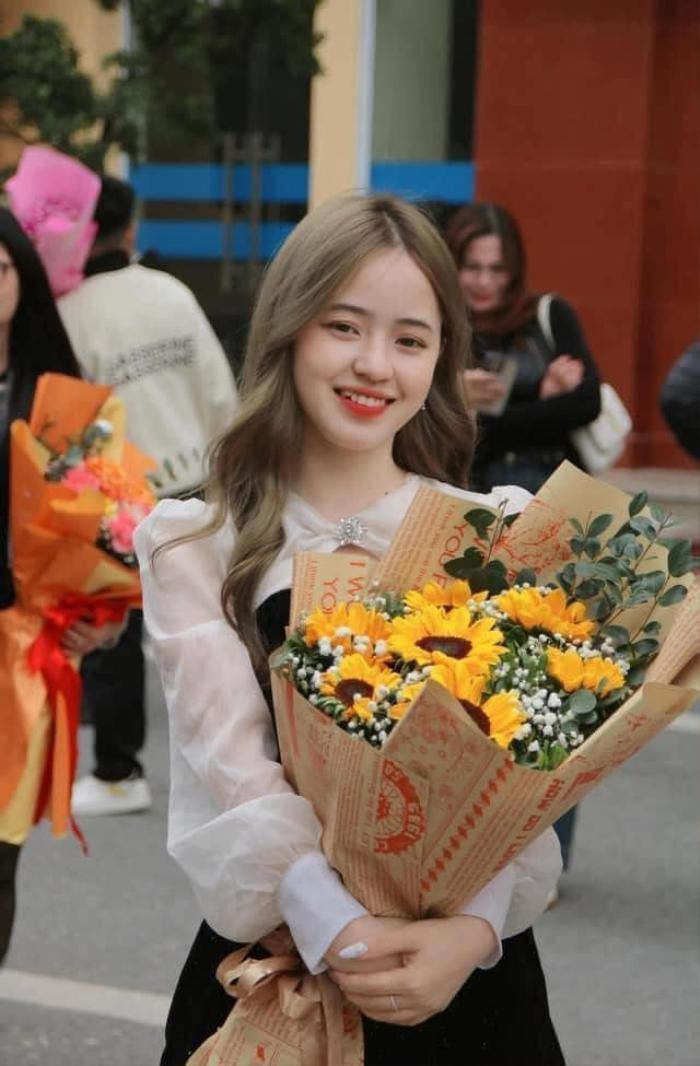 Nụ cười tươi tắn, rạng ngời vẫn là thương hiệu của Vương Sinh.