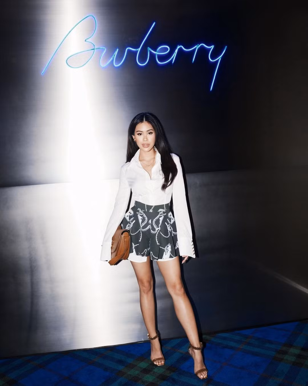 Sau thời gian dài hoạt động trong lĩnh vực thời trang, rich kid Tiên Nguyễn có nhiều sự thay đổi rõ rệt về vẻ ngoài và phong cách ăn mặc, khác biệt hoàn toàn so với thời điểm trước đây.