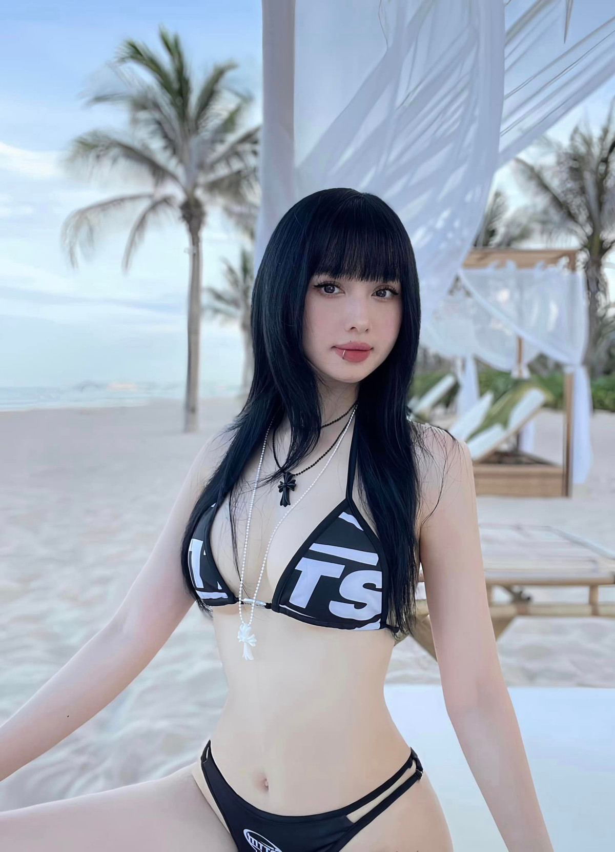 Không quá lời ghi nhận định Tâm Tít là "tượng đài nhan sắc" hiếm có hot girl nào có thể thay thế của thế hệ 8X, 9X.