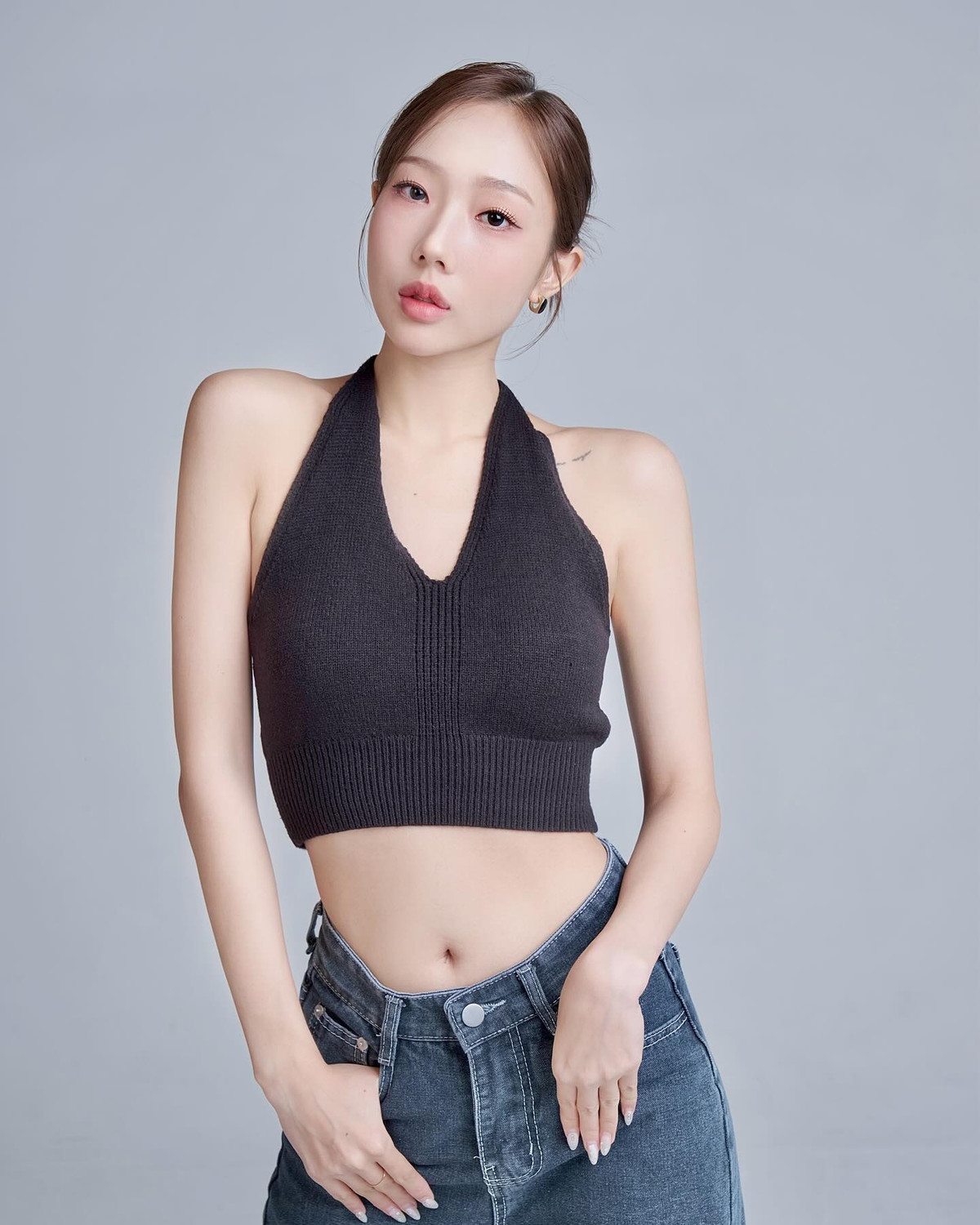 Song cũng chính vì quá đẹp mà Yuna Vũ gặp không ít rắc rối, cụ thể là nghi vấn phẫu thuật thẩm mỹ (PTTM) cho giống gái Hàn.