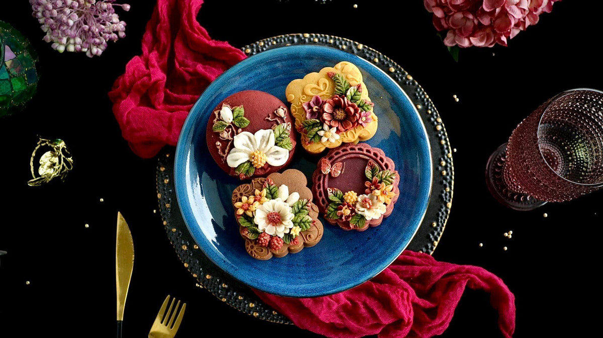 Chị chia sẻ: "Dịp rằm tháng 7 tới này, cả đại gia đình sum họp. Ăn cơm xong cùng nhau uống trà, ăn miếng bánh kể lại những kỷ niệm vui của gia đình và mình lại được khen vui lắm ạ".