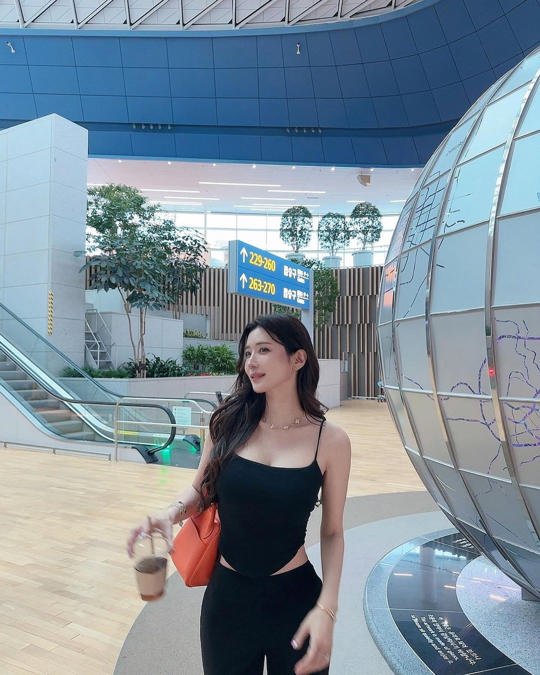 Nổi tiếng, xinh đẹp và giàu có tuy nhiên hiện tại Manyo Yoo Jin vẫn ở trong tình trạng độc thân. (Ảnh: IGNV)