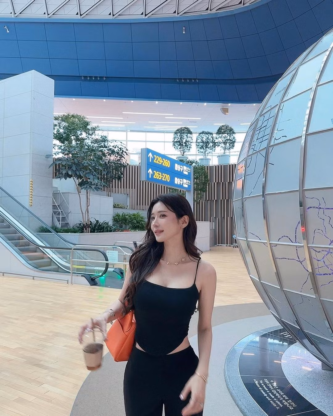 Nổi tiếng, xinh đẹp và giàu có tuy nhiên hiện tại Manyo Yoo Jin vẫn ở trong tình trạng độc thân. (Ảnh: IGNV)