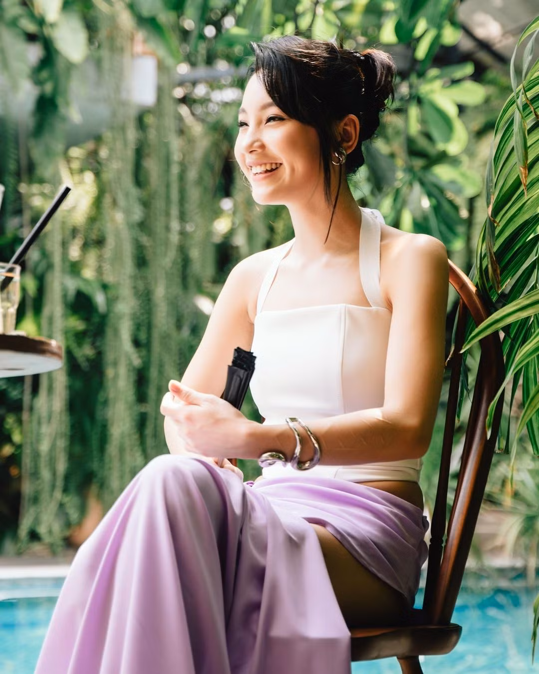 Thời gian gần đây, hot girl dân tộc này thay đổi phong cách, trở nên cá tính, táo bạo hơn.