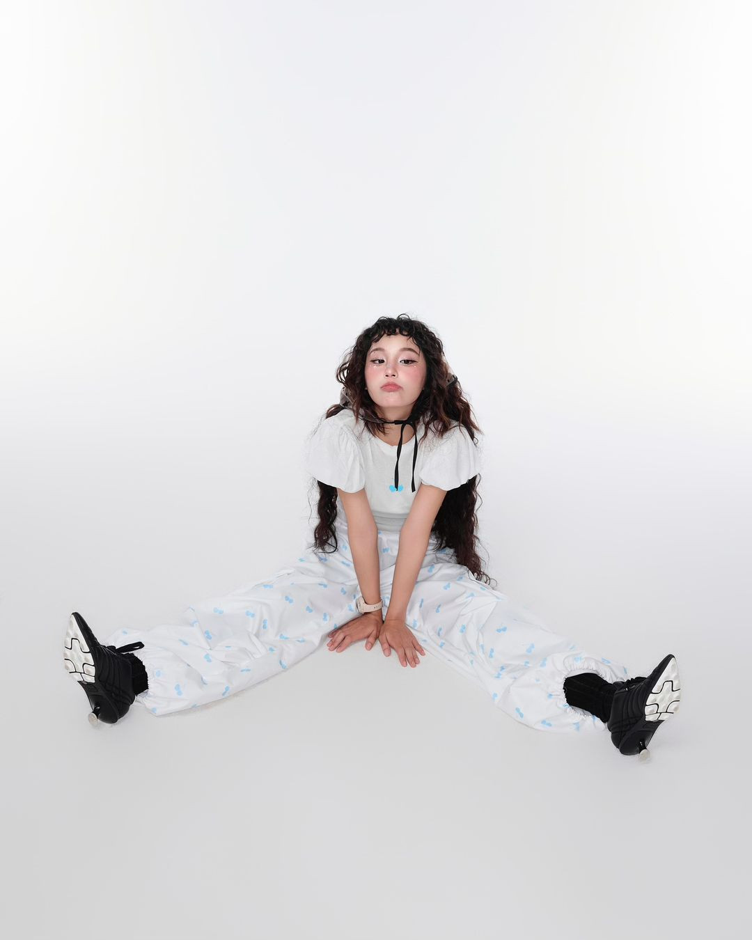 Thu Hà Ceri cho biết mình không sợ nhận đánh giá tiêu cực khi chuyển hướng sang phong cách gợi cảm, quyến rũ.