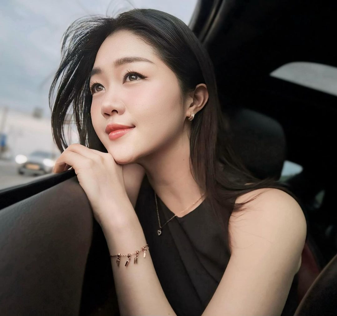 Nam Phương bắt đầu học tập và huấn luyện liên quan đến lĩnh vực hàng không từ năm 2014. Năm 2015, Nam Phương chính thức làm việc ở vị trí tiếp viên hàng không cho hãng bay quốc gia.