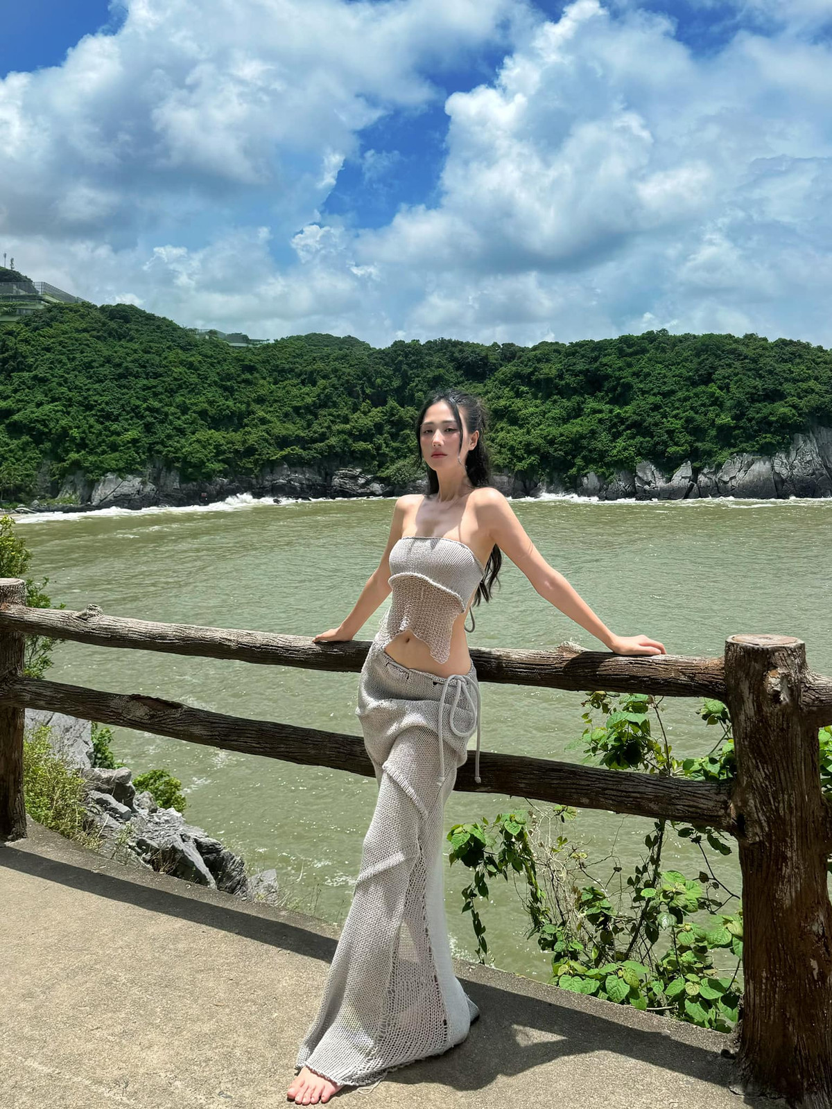 Ngay lập tức, nhiều người đã nhận ra danh tính của cô nàng. Đó là Hoàng Khánh Ly - một cái tên khá quen mặt với nhiều vai diễn trong các phim truyền hình.