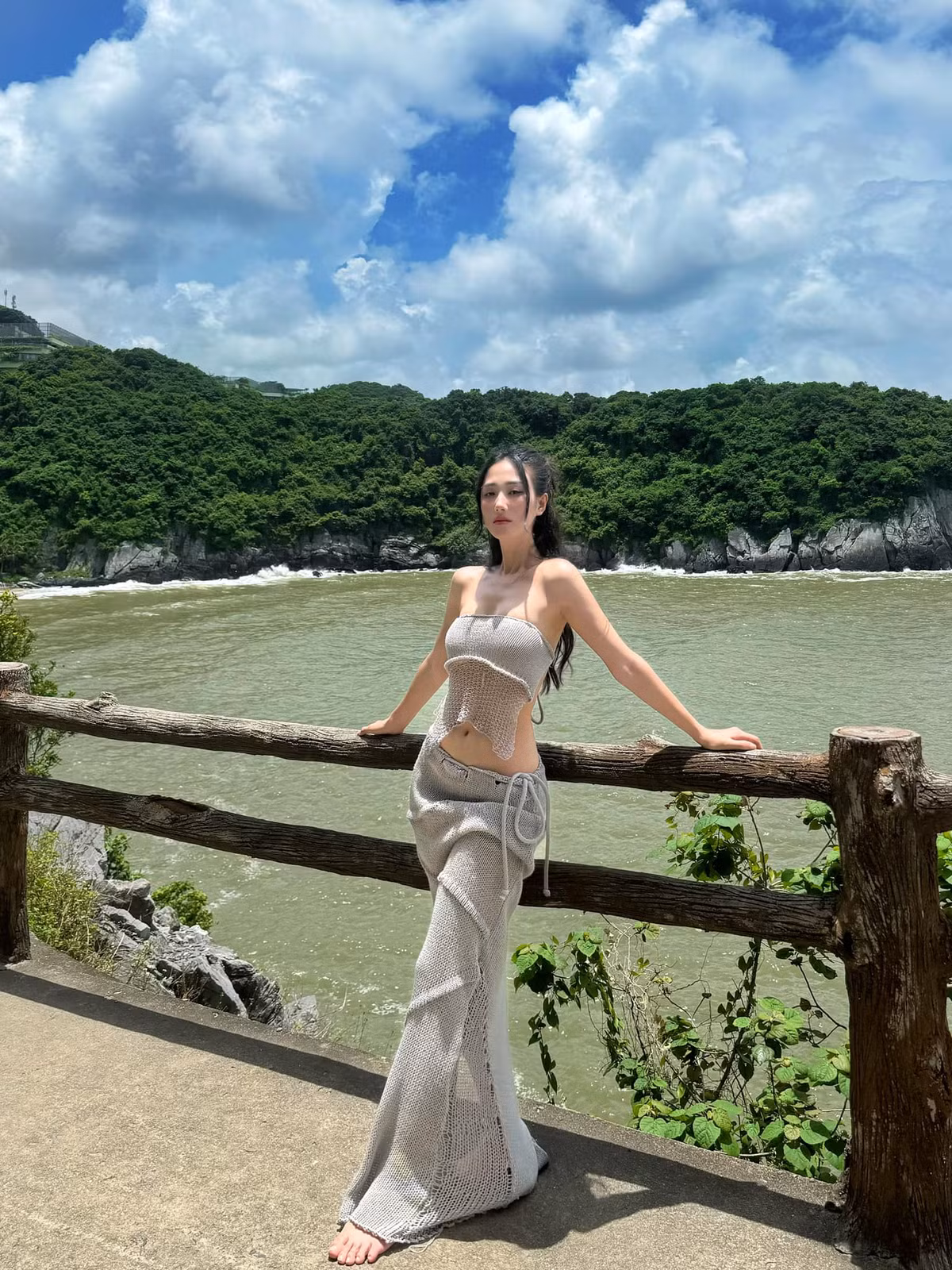 Ngay lập tức, nhiều người đã nhận ra danh tính của cô nàng. Đó là Hoàng Khánh Ly - một cái tên khá quen mặt với nhiều vai diễn trong các phim truyền hình.