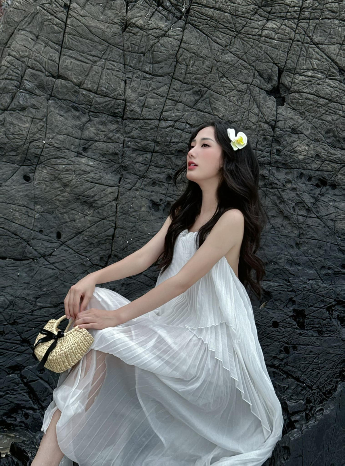 Trước đó, Hoàng Khánh Ly cũng đã được nhiều người biết đến với danh xưng hot girl trường Giao thông Vận tải.