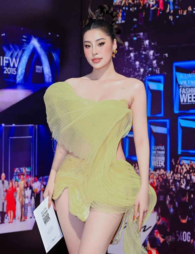Với vóc dáng chuẩn hoa hậu của mình, Hồng Vy trở thành gương mặt được nhiều nhãn hàng săn đón.