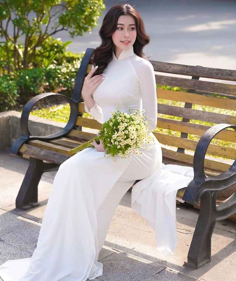 Chính lợi thế về nhan sắc, nhiều người khuyên Hồng Vy rằng cô nàng nên tiếp tục tham gia những cuộc thi nhan sắc thời gian sắp tới.