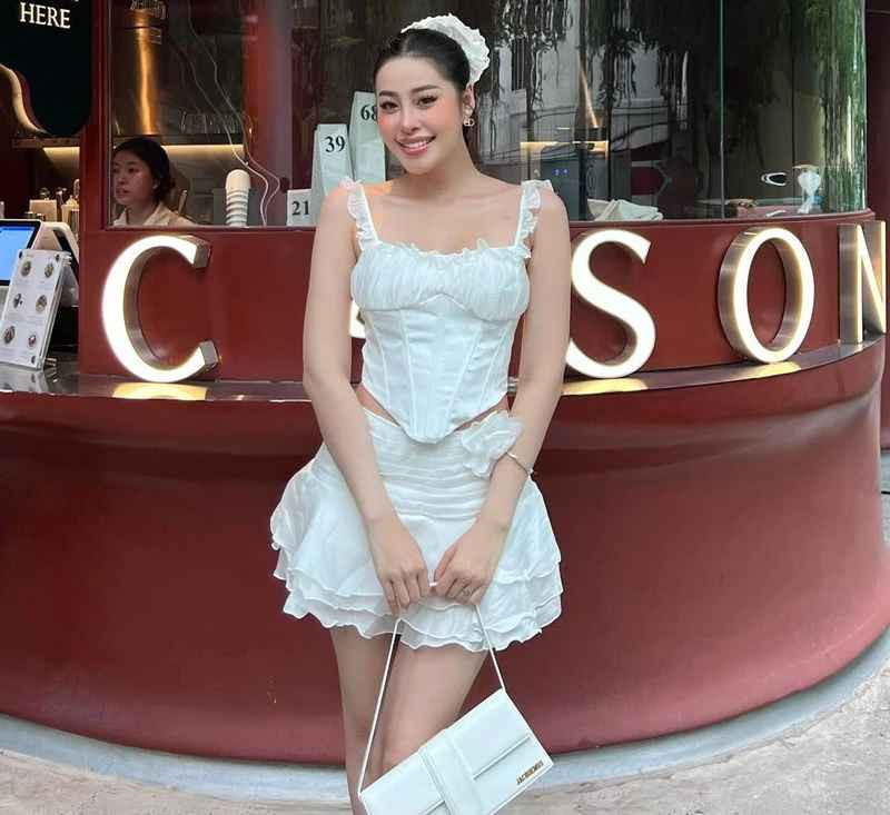 Theo nhận xét của netizen, Hồng Vy không chỉ sở hữu vóc dáng chuẩn mà còn có gương mặt khá ưa nhìn.