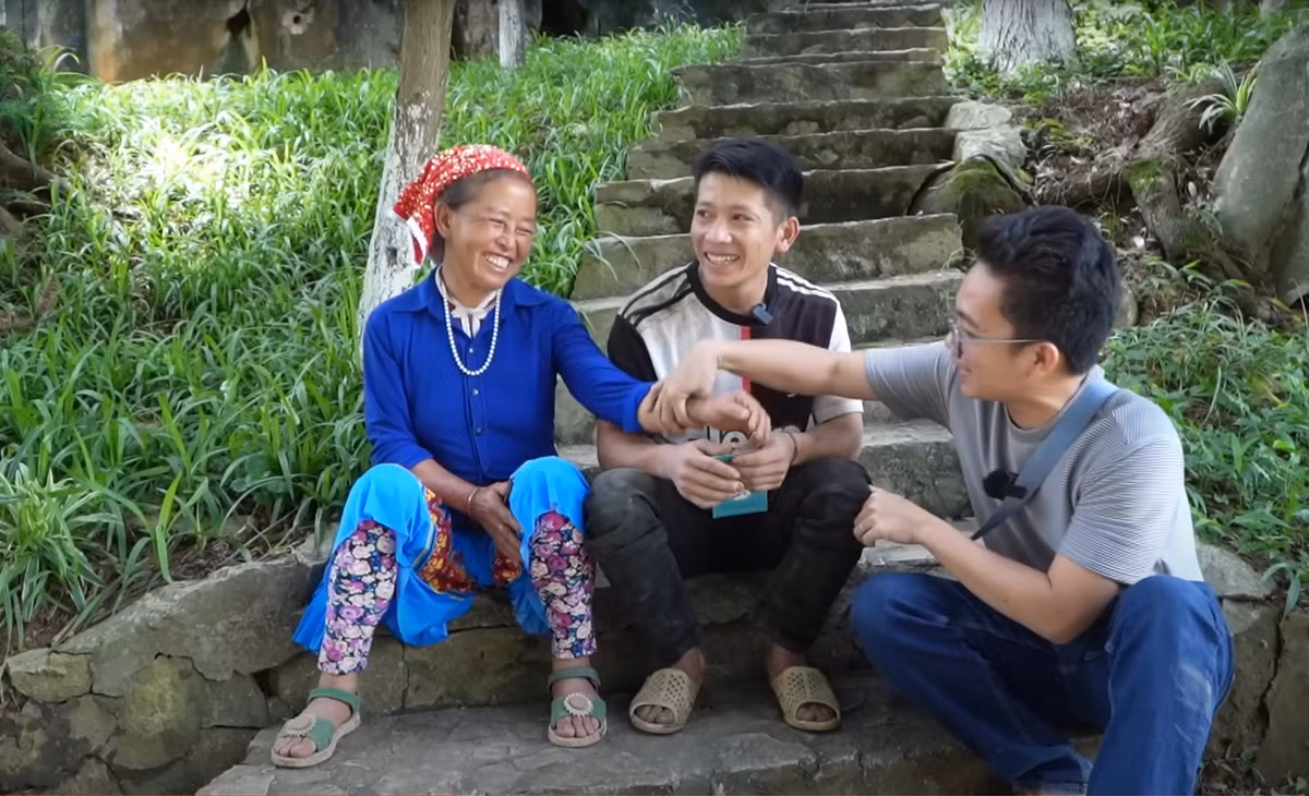 Sau nhiều năm kết hôn, cặp vợ chồng vẫn thuận hòa, hạnh phúc. (Ảnh: Độc lạ Bình Dương)