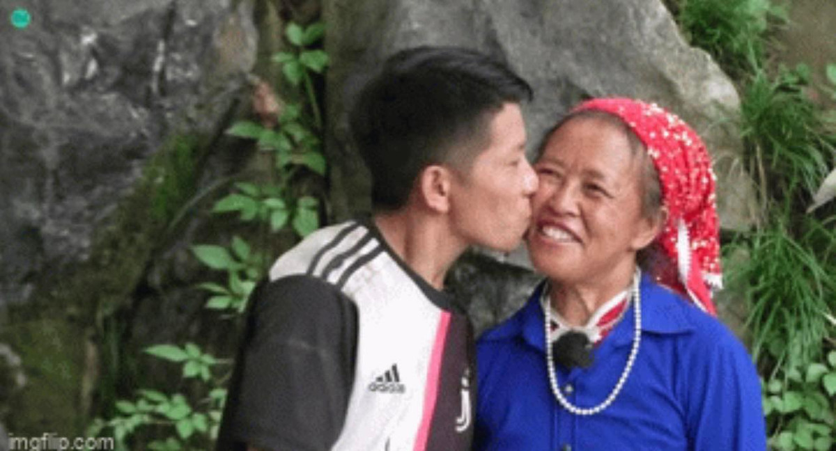 Cả 2 đều là người dân tộc Mông. Thời điểm câu chuyện của họ được chia sẻ, anh Sình 25 tuổi còn chị Vư 52 tuổi. Còn hiện tại, anh đã 27 và chị 54 tuổi. (Ảnh: Độc lạ Bình Dương)