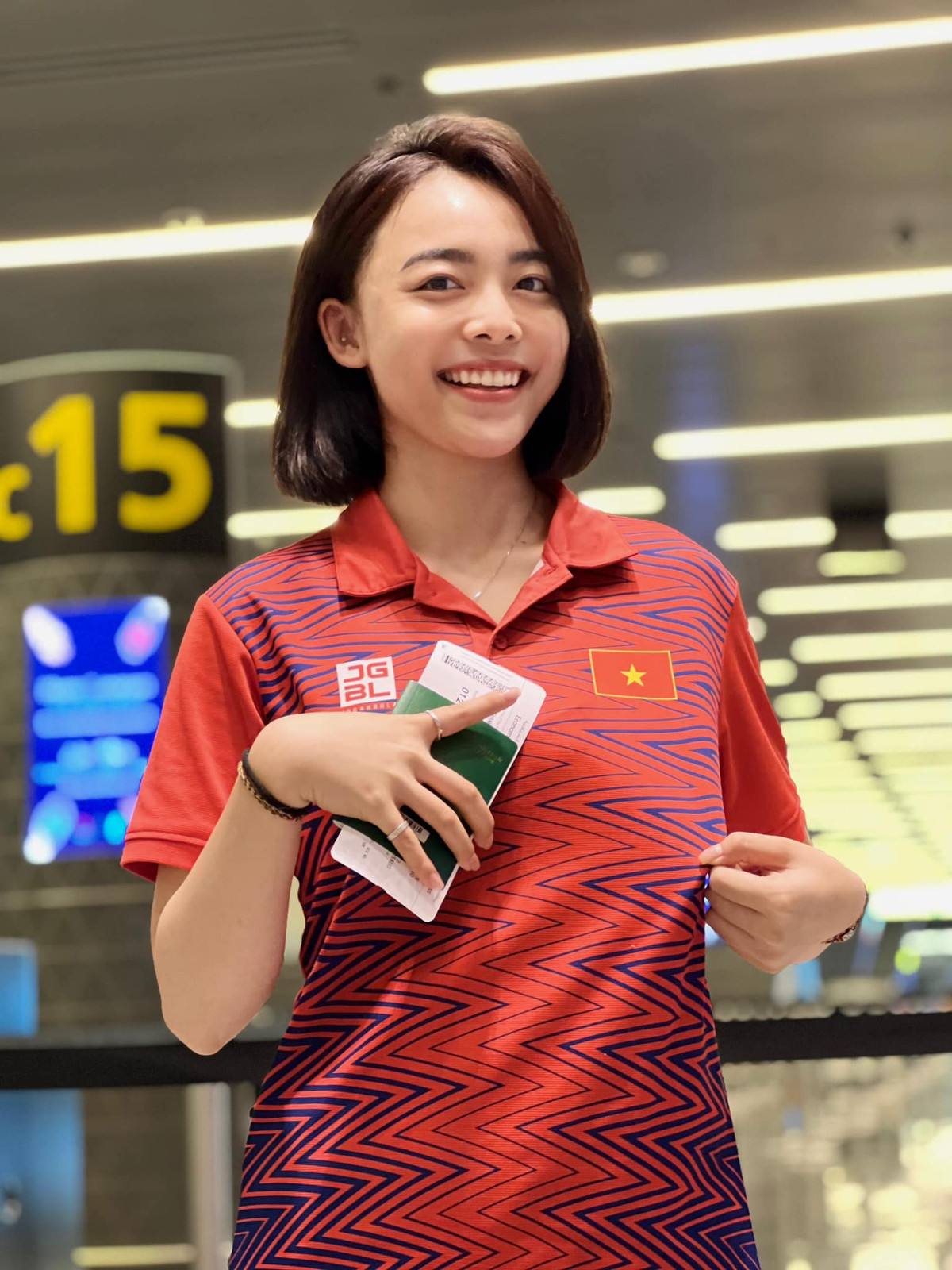 Khác với hình ảnh lạnh lùng, nghiêm túc khi tham gia thi đấu, Thanh Thảo bên ngoài là cô nàng có gu thời trang cá tính, bụi bặm.