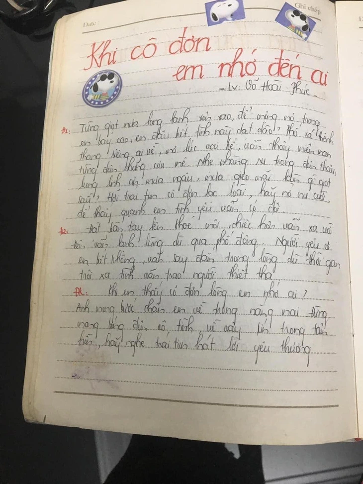 Nhiều bạn trẻ ngày ấy nếu khéo tay, còn trang trí thêm chút hình ảnh, cách điệu chữ viết để cuốn sổ thêm bắt mắt, hấp dẫn.