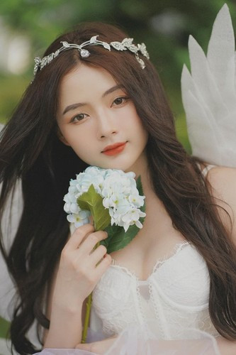 Hiện tại, hot girl ảnh thẻ này có 1,4 triệu người theo dõi trên trang Facebook cá nhân.