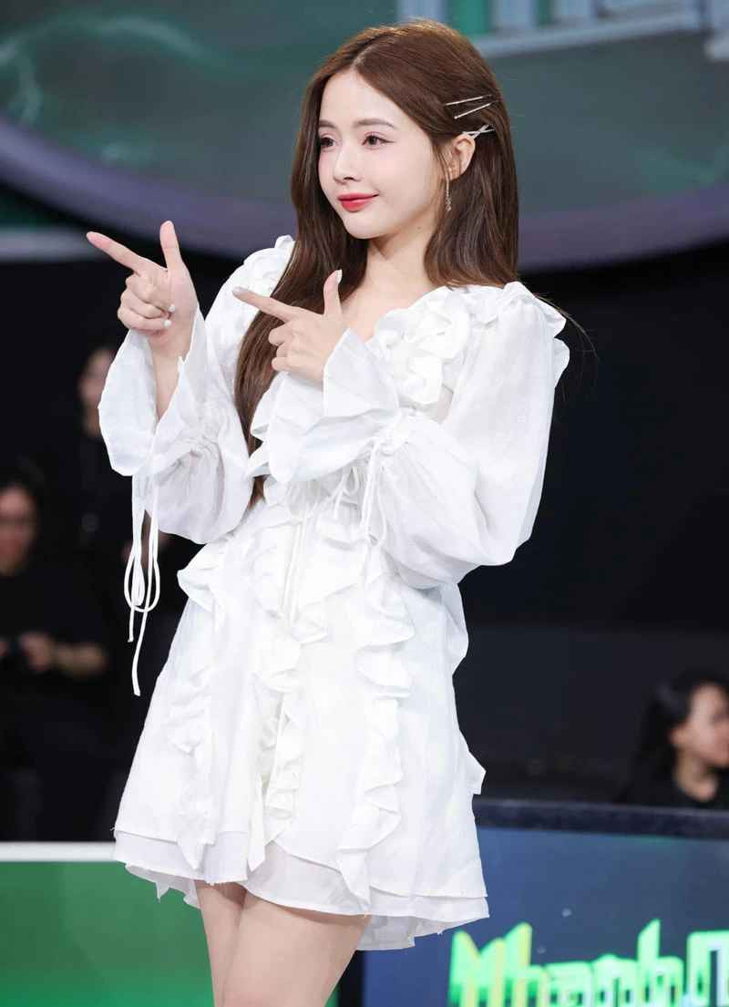 Ngoài ra, Lan Hương còn làm người mẫu ảnh và dần “lấn sân” sang làm diễn viên.