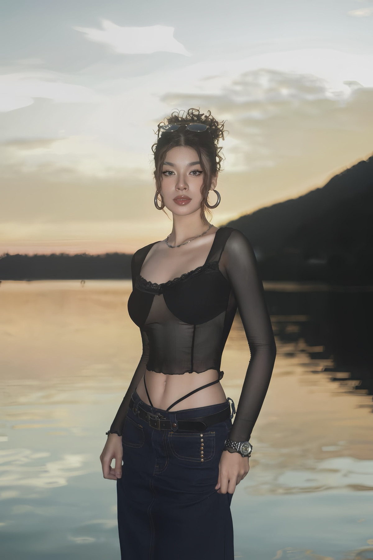 Được biết, Võ Hoài Anh sinh năm 2005, tốt nghiệp hệ trung cấp đàn tranh tại Học viện Âm nhạc Quốc gia Việt Nam. Hiện Hoài Anh là sinh viên Khoa Âm nhạc ứng dụng của trường Đại học Thăng Long.