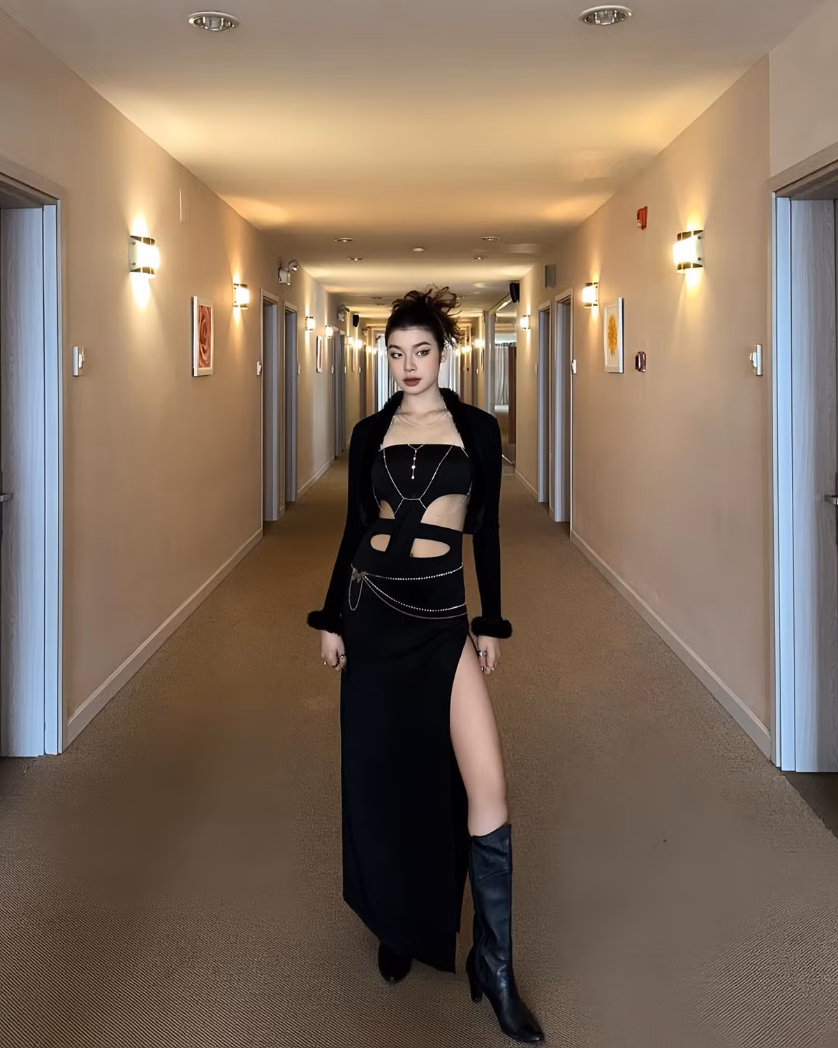 Không chỉ thế, nhan sắc sắc sảo, lai Tây của cô nàng dù chỉ mới 19 tuổi cũng được đánh giá cao.