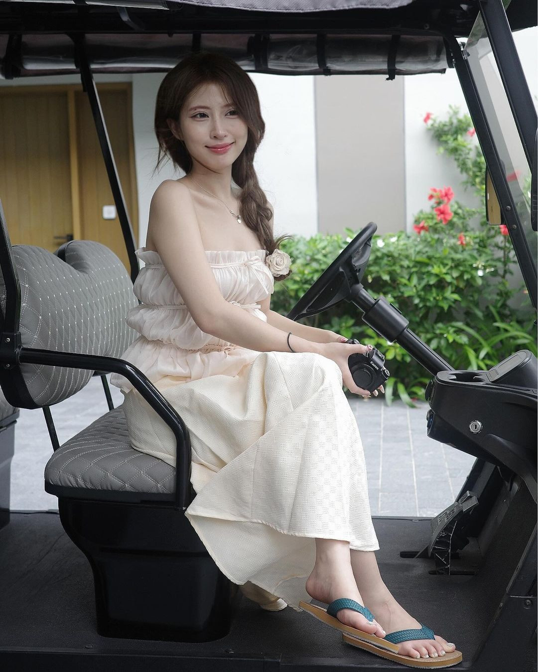 Lan Hương hiện sở hữu kênh Tiktok với hơn 2 triệu người theo dõi, instagram của cô nàng cũng thu hút hơn 719.000 người follow.