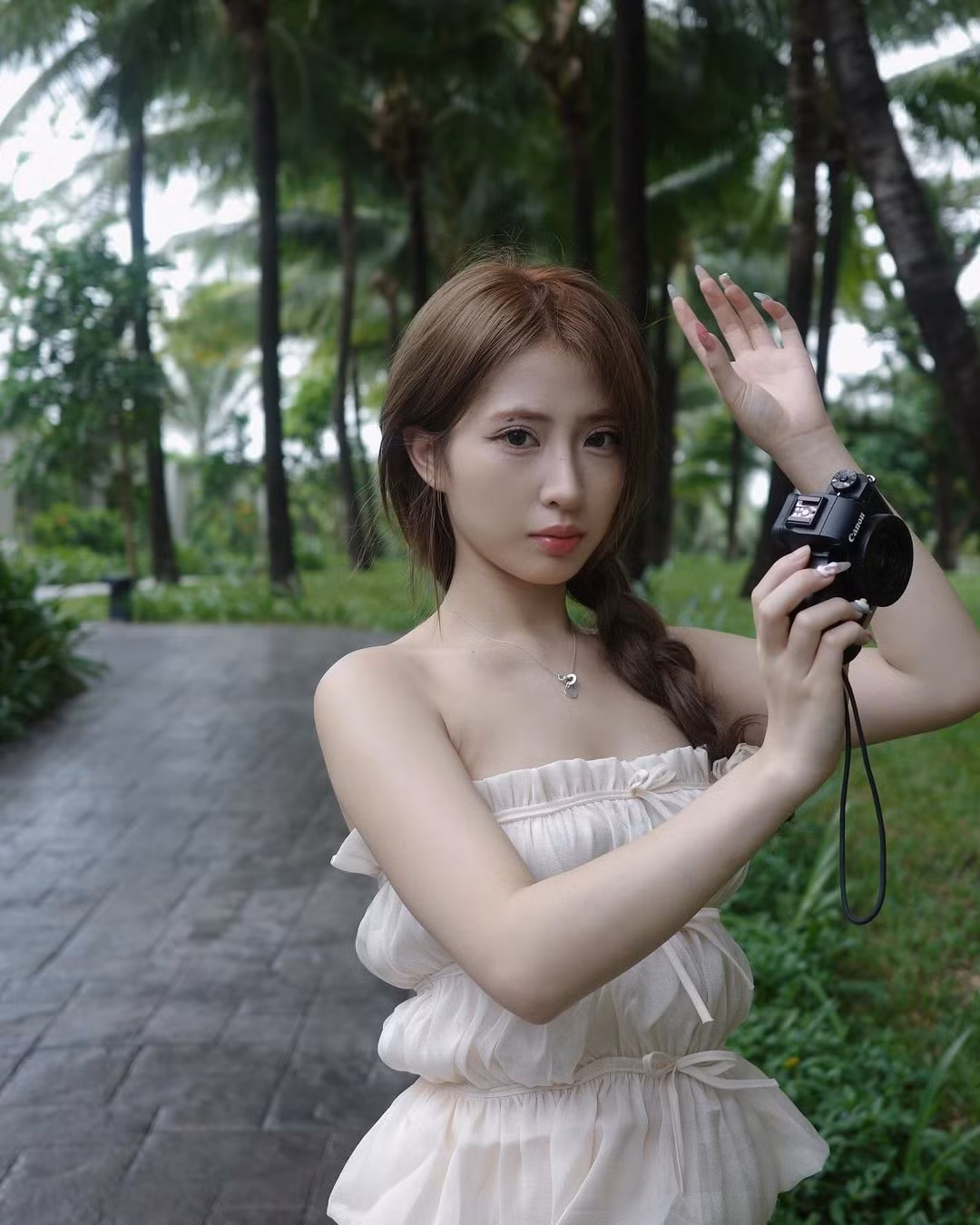 Zika Hila là biệt danh của Nguyễn Thị Lan Hương (sinh năm 2002), cô nàng sinh ra và lớn lên ở Hà Nội.