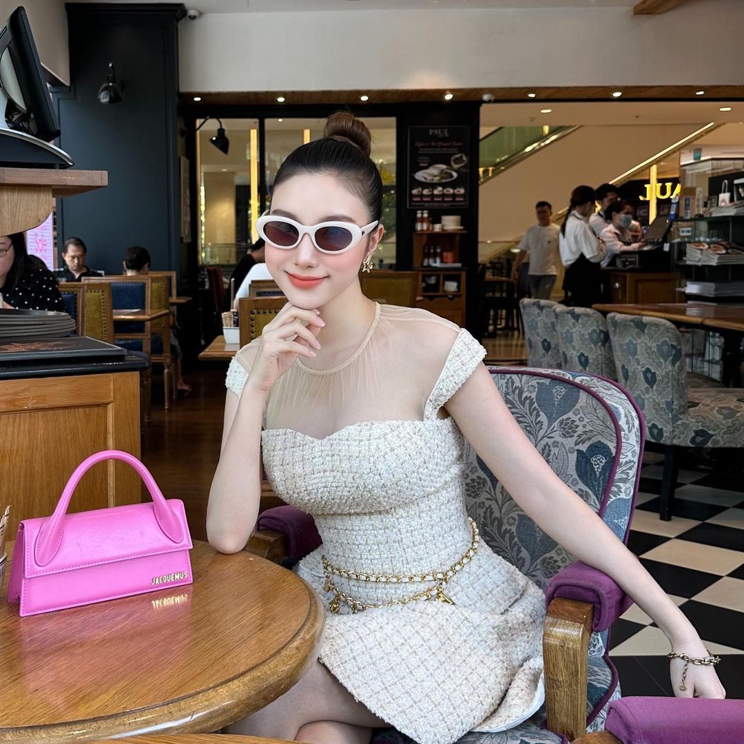 Hạnh Sino hiện có cuộc sống viên mãn, hạnh phúc. Cô nàng thường xuyên khoe những khoảnh khắc đi đến những địa điểm sang chảnh lên trang cá nhân. (Ảnh: IGNV)