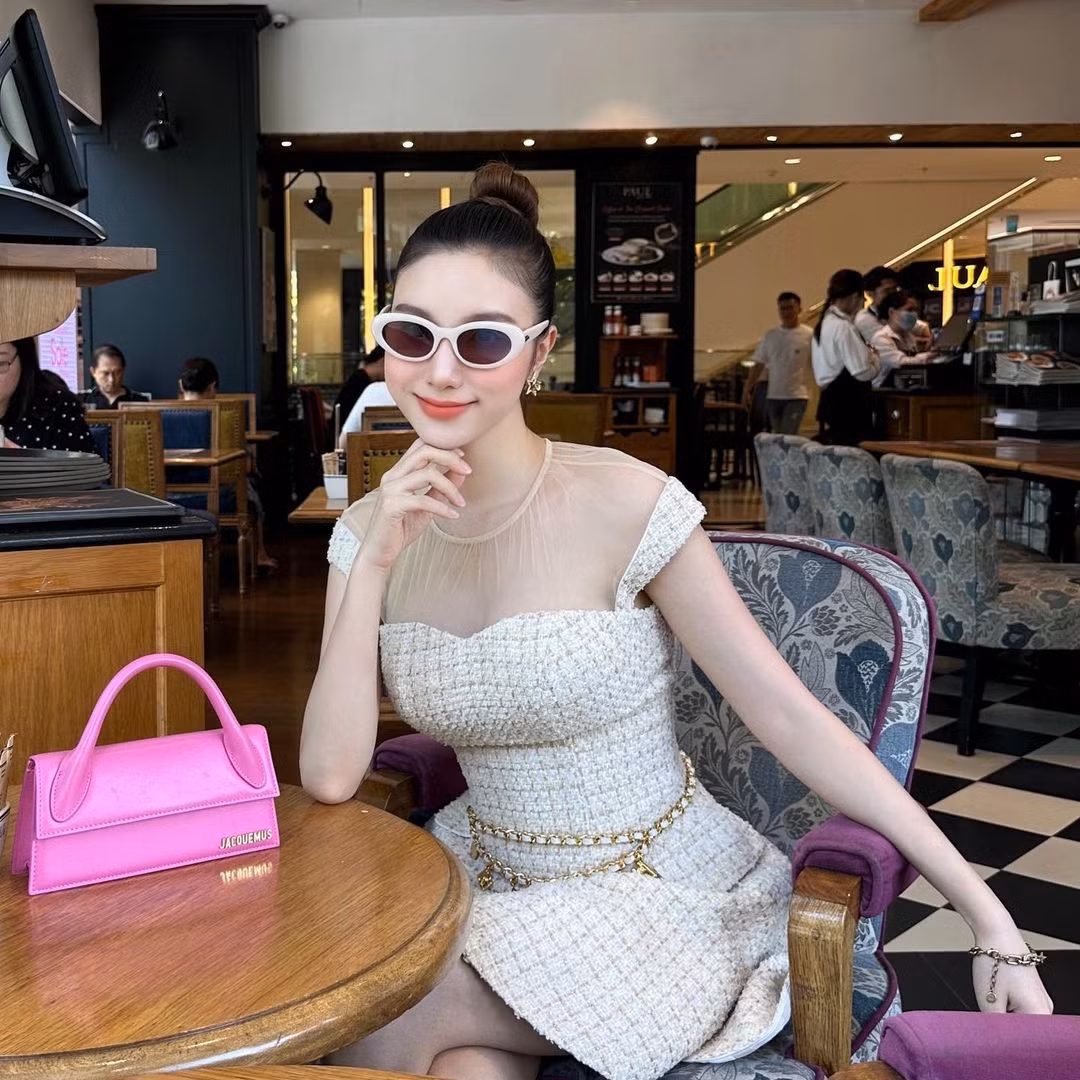 Hạnh Sino hiện có cuộc sống viên mãn, hạnh phúc. Cô nàng thường xuyên khoe những khoảnh khắc đi đến những địa điểm sang chảnh lên trang cá nhân. (Ảnh: IGNV)