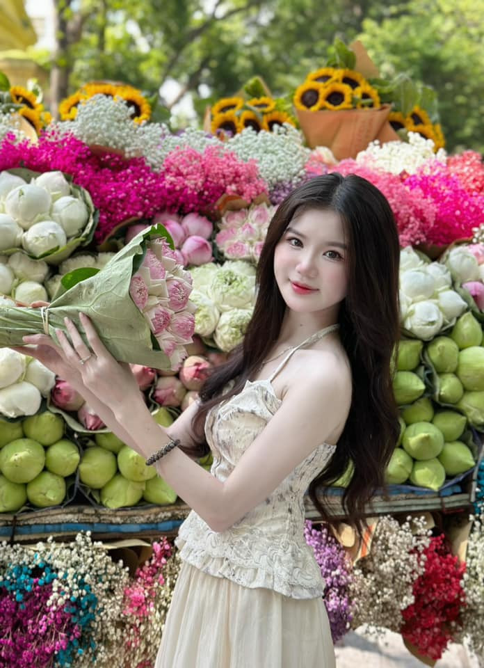 Khánh Hà sở hữu nụ cười duyên hút hồn người đối diện. (Ảnh: FBNV)