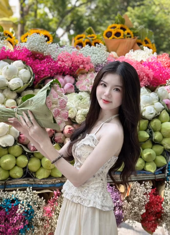 Khánh Hà sở hữu nụ cười duyên hút hồn người đối diện. (Ảnh: FBNV)