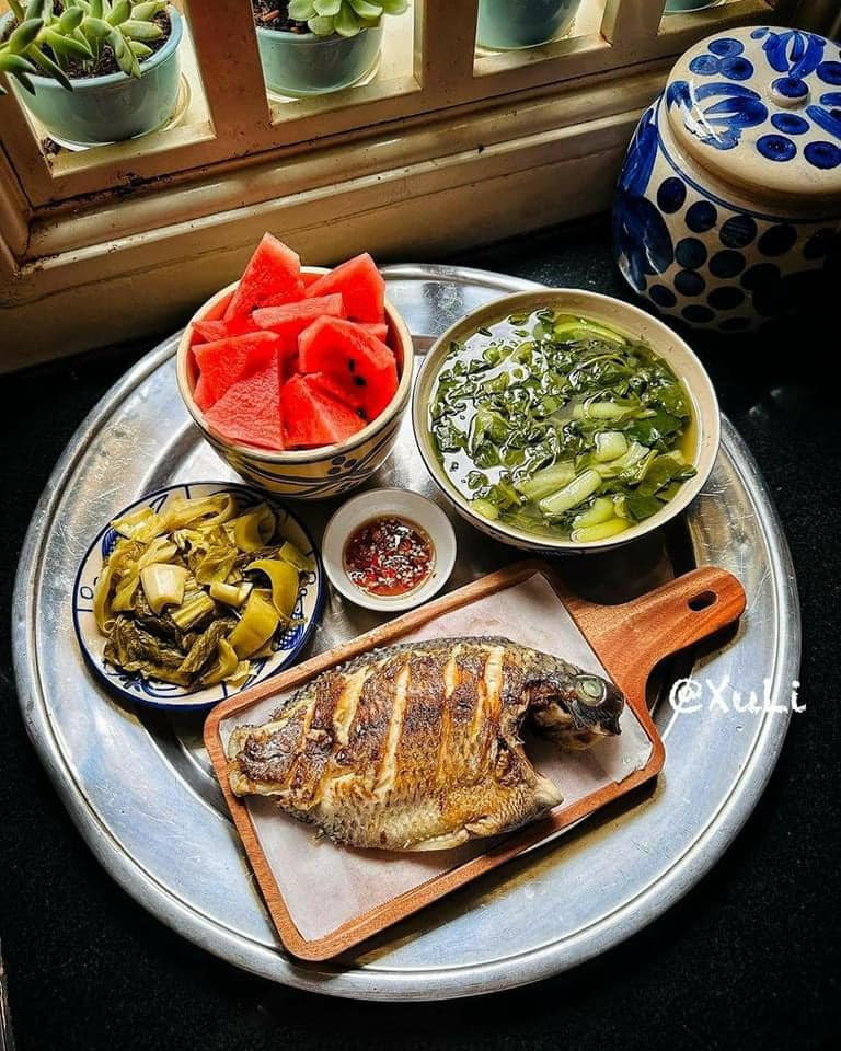 Thậm chí, có bữa, chị chỉ nấu hết 30 nghìn đồng cho 4 người ăn, gồm 2 người lớn, 2 trẻ con - một bé 6 tuổi, một bé 8 tuổi.