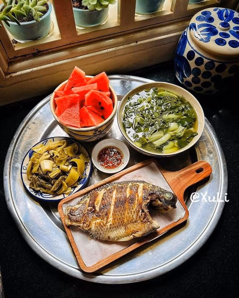 Thậm chí, có bữa, chị chỉ nấu hết 30 nghìn đồng cho 4 người ăn, gồm 2 người lớn, 2 trẻ con - một bé 6 tuổi, một bé 8 tuổi.