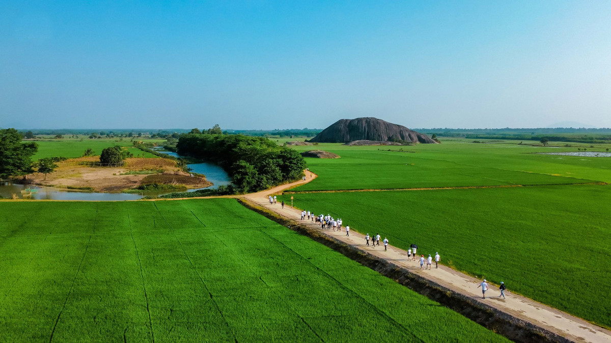 Tro lai mien que yen binh voi voi nui da, dong xanh bat ngat-Hinh-2