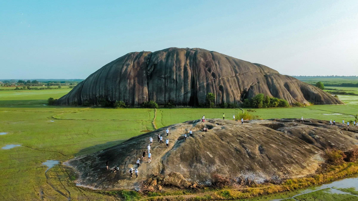 Tro lai mien que yen binh voi voi nui da, dong xanh bat ngat-Hinh-3