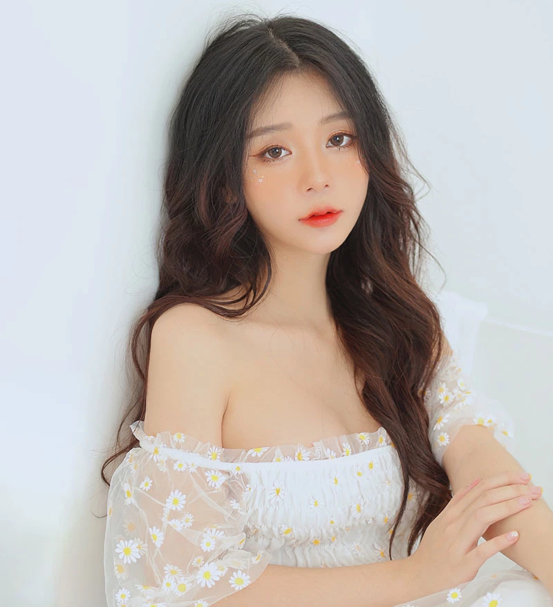 Hiện tại, trang Facebook cá nhân của hot girl 24 tuổi thu hút 124.577 người theo dõi.