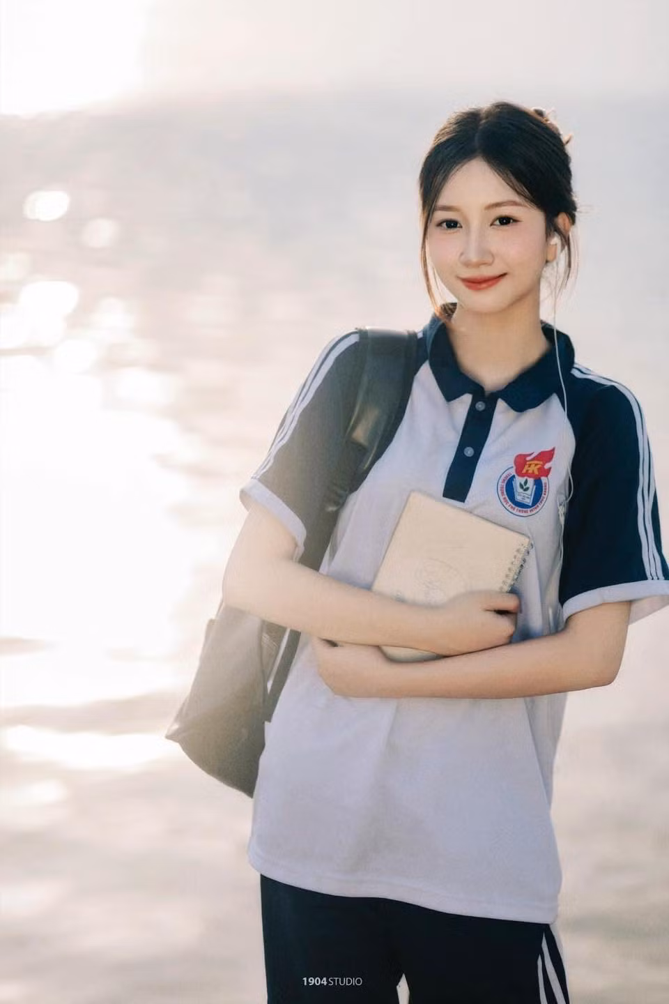 Ánh Tuyết sinh năm 2004, đến từ Nghi Lộc - Nghệ An,hiện đang học năm 2 mầm non ĐH Vinh. (Ảnh: 1904studio)